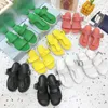 2022 New Womens Foam Ultra-Light Flat Slippers Sandals 여성 여름 해변 신발 검은 색과 흰색 분홍색 녹색 편안한 비 슬립 레이디 슬리퍼 크기 35-41