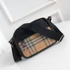 Mens Crossbody Bag Yüksek kaliteli tasarımcı çanta omuz çantası cüzdan elçi çantaları çanta boş zaman sporu tarzı moda çantaları