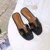 2022 Designer tofflor kvinnor glider strand sandal lyxskor platt flip flops glida damer sandaler hotell bad bad dam sexig sandaler läder toffel sko stor storlek 35-43