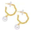 2022 Fashion Simple Irregular en forma de c Pendientes de perlas de perlas de alta calidad Pequeño exquisito encantador Patrón de oro Parring para mujeres Accesorios de joyas para niñas