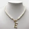 Catene Collana di perle vintage Girocollo Alfabeto A-Z Catena iniziale per donna Fibbia in acciaio inossidabile Ciondolo in oro Catene di gioielli