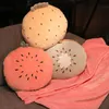 Coussin/oreiller décoratif en 1 forme de fruit hiver poupée chauffe-mains couette bureau sieste couverture dessin animé peluche kiwi fraise pastèque DollCus