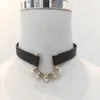 Hänge halsband varumärke mode smycken kvinnor vintage harts choker kedja svarta pärlor nit guld färg halsband fest lyx designerpendant