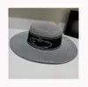 Gata platta halm hattar kvinna sommar vintage utomhus solskydd designer mössa fast färg andningsbara mössor bandage brett brim bran202j