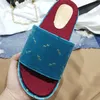 Designers Flock Slippers Women Embroidered Thick-Soled Sandal Beach Shoes Fashion Flat Mules Slipper Letter Lady Designer Outdoor Leisure Sandals