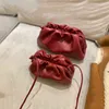 Axelväskor kopplingspåsar två storlek axelväskor kvinnor handväska läder designer crossbody kvinnlig molnkoppling 220314