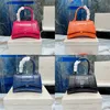 2022 Äkta läder timglashandtag crossbody väskor kvinnor män på lyxdesigner mode shopping plånbok kuvert kortfickor handväska axelväska