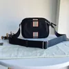 Mens Crossbody Bag Yüksek kaliteli tasarımcı çanta omuz çantası cüzdan elçi çantaları çanta boş zaman sporu tarzı moda çantaları