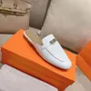 2022 Summer Beach Slippers مصمم كلاسيكي سيدة Lazy Flat Flat Baotou Flop Flops 100 ٪ شرائح جلدية من جلد الغزال