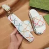 2022 Designer Slippers Mode Dikke bodem Sandalen Rubber Letter Borduurwerk Slides lady Platform Wedges Sandaal Strand Hoge hak Geborduurde slip op Flip Flops Boot