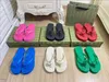 2022 Modedesigner-Sandalen für Damen, Damen-Slides, V-förmige Flip-Flop-Hausschuhe, dicke Böden, Slipper, dreifache schwarze, weiße, rosa Schuhe