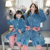 Vêtements de nuit pour femmes Pyjamas à capuche en molleton de corail Femme Automne et hiver Mère Fille Chemise de nuit Peignoir en peluche Parent-Enfant Homewear SuitWo