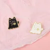 Schöne Paar Student Brosche schwarz und weiß Geist Katze Glocke Metall Abzeichen Kleidung Tasche Pin Schals Schnalle