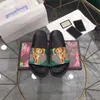Mujeres Hombres Zapatillas de verano sandalias deslizantes zapatos de banco Diapositivas con estilo casual plana Versátil impresión suela suave ocio cómodas sandalias antideslizantes G80657