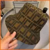 Sun Bucket Hat Женщины Мужчины Шляпы Luxurys Designers Caps Hats Mens Bonnet Beanie Летняя приталенная кепка дальнобойщика Буква F кепки 2105241Y