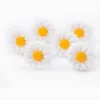 Neue Blatt/Gänseblümchen Silikon Perlen Lebensmittelqualität Baby Harze Molaren Dekorative Anhänger DIY Armband Lose Perlen Zubehör
