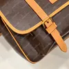 Praktisk messenger väska män vintage handväska lyxiga axelväskor klassiska korsbodi mode handväskor toppkvalitet bröstkropp kvinnor handväska