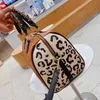 Bolso de mujer a la moda, almohadas, bolsos de mano para mujer, diseño en relieve, estampado de leopardo, bolso de mano de alta calidad de 30CM