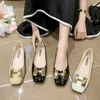 Neue Mode Frauenschuhe Metallschnalle einfache Slattern Slip-on-Low-Heeled-Schuhe Britische Stil
