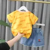 Kläder sätter babykläder flickor klänning frukt tryckt t-shirt med denimshorts tassel 2 bit/set mode barn kläder 1 3 4 årc