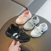 Sneakers per bambini 2022 Nuovi ragazzi autunnali che gestiscono scarpe sportive per bambini brandrifera traspirante Brand Fashion Flats Flats Sole Soft Sole