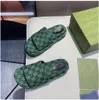 Slippers de praia de fundo grossa Moda de verão Homens de desenho animado Plataforma ao ar livre Plataforma alfabeta sandálias de couro salto alto designer Sapatos femininos tamanho grande 35--44