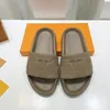 2022 Neue Männer Designer Flache Komfort Hausschuhe Frauen Waterfront Plattform Sandale Schwarz Weiß Sommer Mode Pool Kissen Flip Flop Top Qualität mit Box 35-45