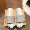 lv louis vuitton Вы 2024 Luxury Slippers Sandales Femmes Pool Oreiller Confort Mules en relief Mules Sliders Men de créateurs Femmes Fides Ivory Copper Pink Beege Cargo KaKi