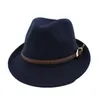Berets OZyc Europäischer US-Wollfilzhut Cowboy-Jazz-Kappe Trend Trilby Fedoras Panama Chapeau mit Lederband für Männer WomenBerets