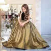 Gold glänzende Blumenmädchenkleider PECING ärmellose flauschige kleine Prinzessin Geburtstagsfeier Festzug Kleid Rückenless schwarz heilige Kommunion Mädchen Kleider