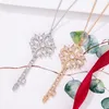 Europe America Fashion Lady Women Brass Graved T Letter 18K Guldkedjans halsband med Carnelian Diamond Fleur de Lis Key Pendant