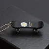 Pendanthalsband Daisy Skate Halsband för män Kvinnor Street Trend Hip Hop Statement Scooter Ströja kedjor T-shirtpendant