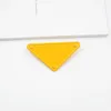 Designer Triangle Inversé P Lettre Broches Pour Hommes Femmes Rouge Vert Jaune Broche Broche Costumes Robe Vêtements Décoration Bijoux Accessoires