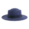 Fedora Hat Wool Flat Top Classic Vintage Solidny kolor z szerokim giełdą unisex swobodną sukienkę Men Bowler Caps Wedding Party 58 cm