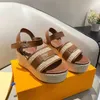 2022 sommer sandalen mit dicken sohlen klassische beliebte wasser tisch tasche hanf seil stil hohl gewebtes stroh gold schnalle mode zart.