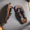 Zoccoli Pantofole da uomo Scarpe in legno in stile giapponese Pantofole in legno fatte a mano in stile cinese Sandali estivi per la casa Infradito 220425