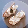 Barnskor fast färg ihåliga andningsbara barn sandaler mode båge prinsessor skor avslappnad platt strand sandaler baby flickor skor g220523