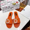 Италия Дизайнерская тапочка роскошная женщина -сандаловая бренда Slide Slippers Плоские дно палочки для шлифования Дизайн расчеты пена резиновые сандалии от обуви S93 03