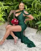 Sexy Side Split Mermaid Prom Dresses Eenvoudige Donkere Groen Satijnen Avondjurken Holle Uitgehold Lange Vloer Lengte Women Celebrity Feestjurk 2022