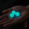 Luminous Kamienny Koralik z Hole Resin Luźne Koraliki Fluorescencyjne Charms Hurtownie Wisiorek Akcesoria 6mm 8mm 10mm 12mm 14mm 16mm 18mm 20mm 100 sztuk / partia