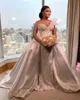 Vit arabisk bröllopsstil med overskirt 2022 Sheer långa ärmar plus storlek svep tåg brudfestklänningar mantel de äktenskap
