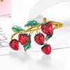 女性赤い色ピンブローチの植物のデザインかわいい高品質の宝石夏のスタイルのためのイチゴのブローチ