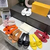 Outdoor Slippers Beach Sandals Leather Buckles Luxury Designer Ladies Summer New Fashion Seaside Vacation Leisure Size L258A Wear
