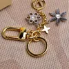 Silver Stylish Keychain Luxury Designer Snowflake Keys Pendant Key Buckle Classic Letter Metal Chain High Quality Keychains Bag Or8492792