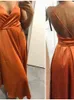 Colorfaith robe d'été avec un haut à licou sans bretelles dos nu Sexy Satin rétro femmes printemps été robes pures DR 220509