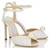 Trevligt perfekt sacora sandaler vita pärlor bröllopspumpar designer kvinnors höga klackar lyx varumärke klänning EU35-43 med lådor gångskor lägenheter skor