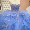 2022 Splendidi abiti Quinceanera blu cielo Applique in pizzo con perline A strati Lunghezza del pavimento Cristalli Scollo a cuore Dolce 16 Compleanno285w