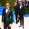 Fit Green Velvet Men Suit na smoking ślubny 2022 Trzy kawałki Blazer Formal Groom Suit z kurtką spodni płaszcz szczupłowy na imprezę z noszeniem kostiumów szczytowych