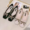 Klänning skor kvinnor koreanska platt små läder skor kvadrat tå loafers lyx rhinestones båge grunda mun sandaler prinsessa skor 220319