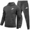 Långärmad Tracksuit Men 2 Piece Set Märke Logo Sweatshirt och byxor Jogging Suit Spring Höstkläder för Man Outfit Set